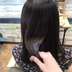 オリーブベージュ