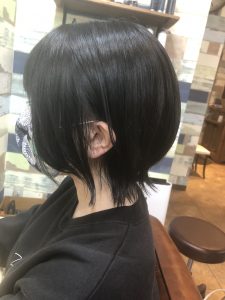 ショートボブから伸ばして外ハネに☆