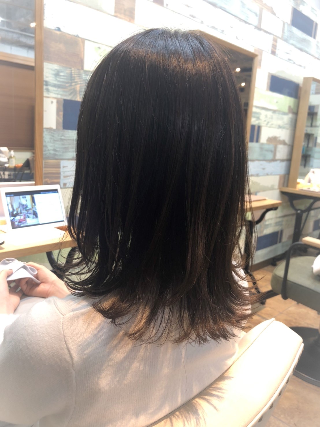 池袋にある美容室 美容院 ヘアサロンならhair Resort Marche Blog Archive レイヤーを入れてコテ巻き