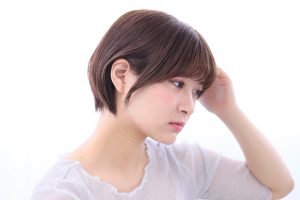 夏はショートボブで小顔効果も☆
